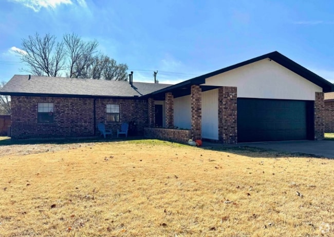 Building Photo - 413 Rosewood Dr