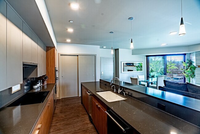 Building Photo - 727 E Front Ave