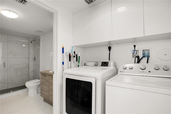 Building Photo - 400 Sunny Isles Blvd