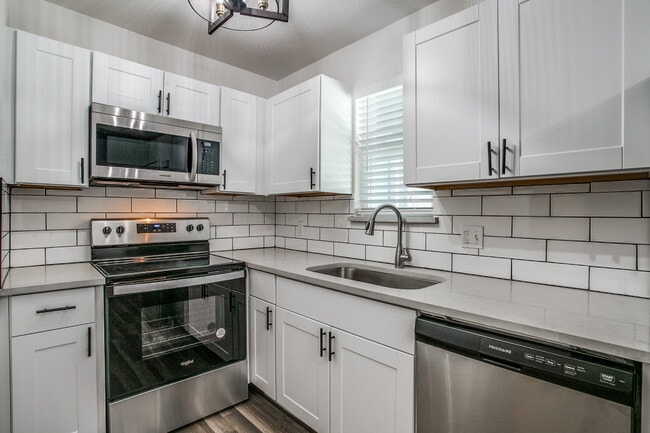 Building Photo - HYA Live Oak