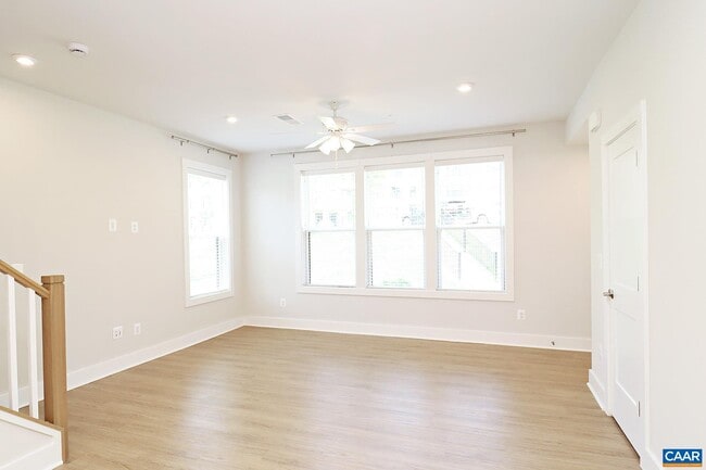 Building Photo - 825 Wesley Ln