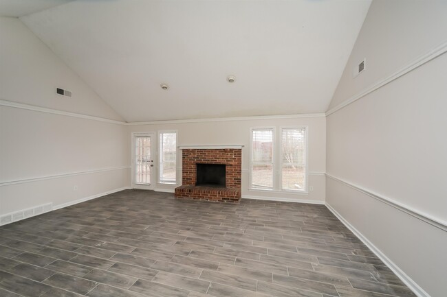 Building Photo - 8915 Lanthorn Cove