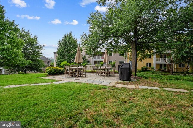 Building Photo - 4141 S Four Mile Run Dr