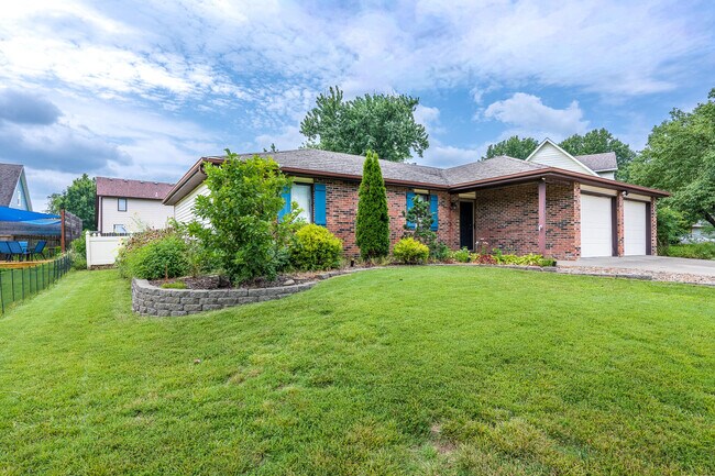 Building Photo - 2301 Winchester Dr