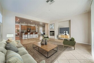 Building Photo - 8229 Oakshire St