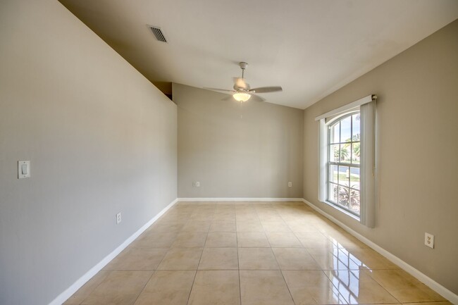 Building Photo - 2462 Nature Pointe Loop