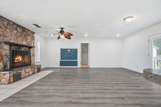 Building Photo - 32 Cascabellas St