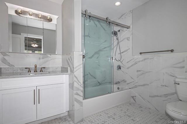 Building Photo - 164 W Montauk Hwy