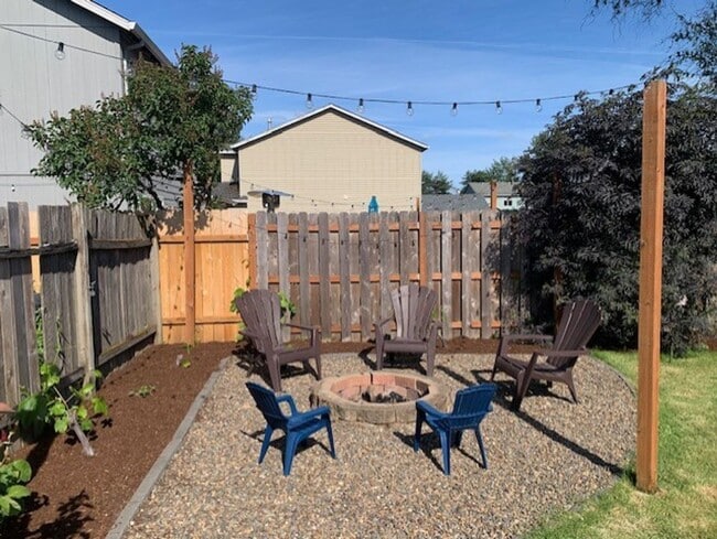 Building Photo - $2,600 - Beautifully-maintained single level Ranch-style Three Bedrooms, Two Baths home Ready To ...