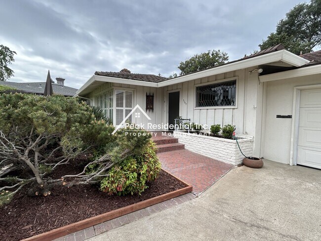 Building Photo - Charming 3 bedroom 2 bathroom House!