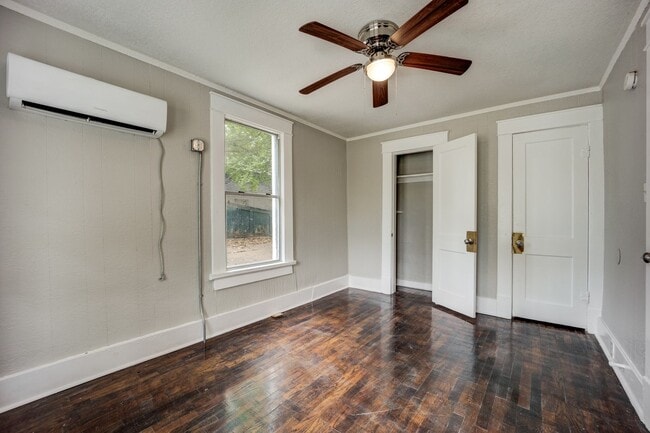 Building Photo - Freshly Updated 2 Bedroom House