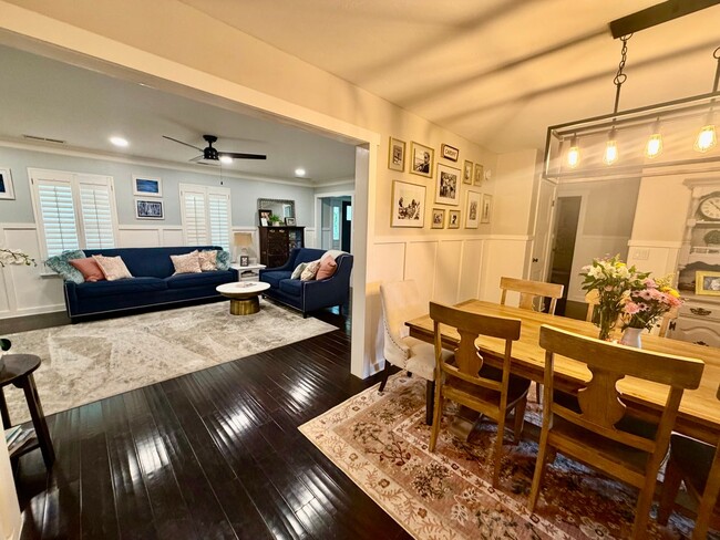 Building Photo - Gorgeous 4 Bedroom Home!!