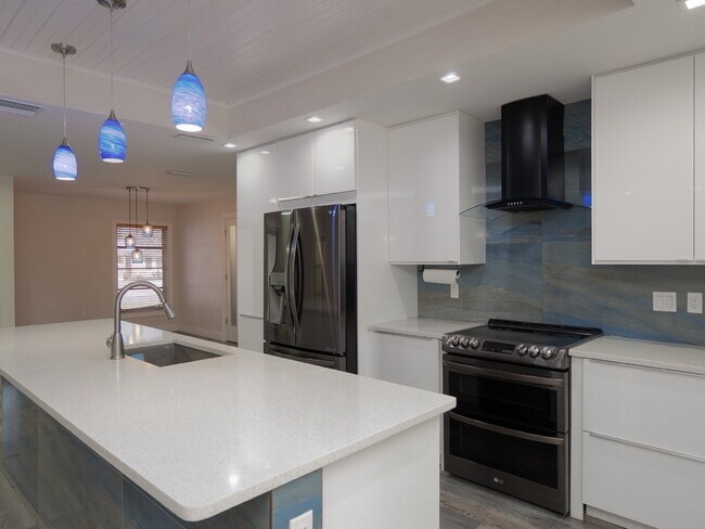 Building Photo - 3525 Riviera Dr