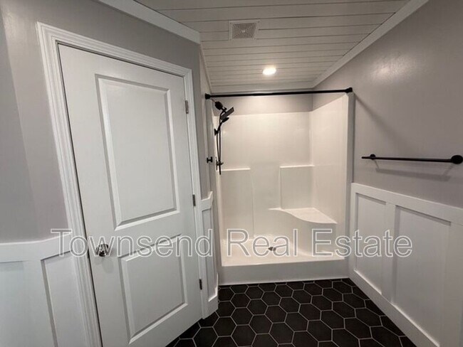 Building Photo - 83 Kotata Ave