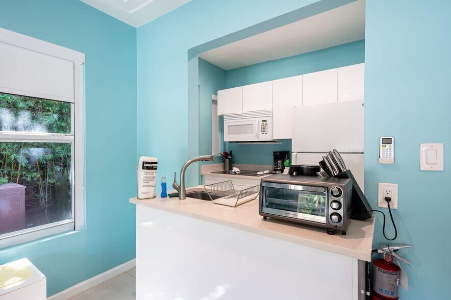 Building Photo - 334 Oregon St