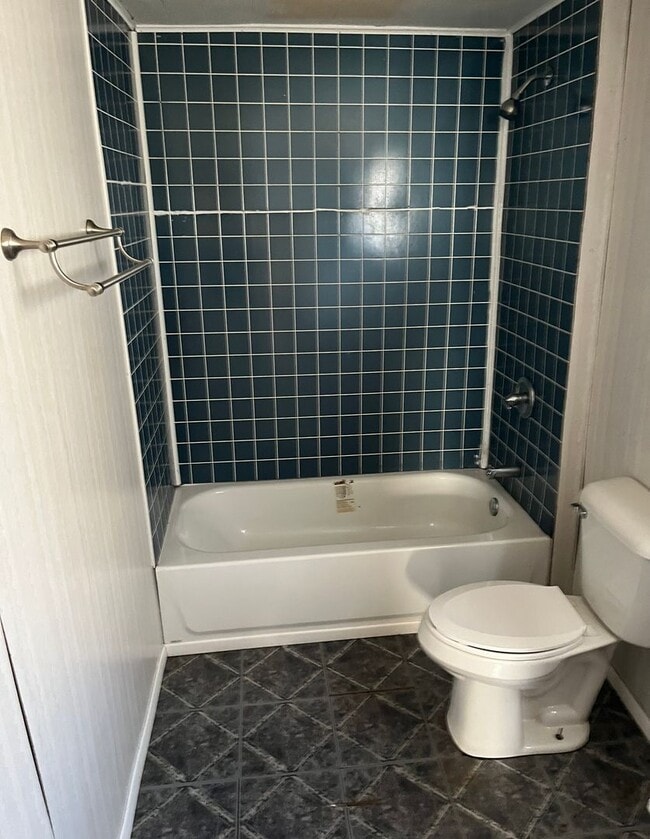 Building Photo - Now Available!! Fixer Upper! - $290 Month / $500 Down