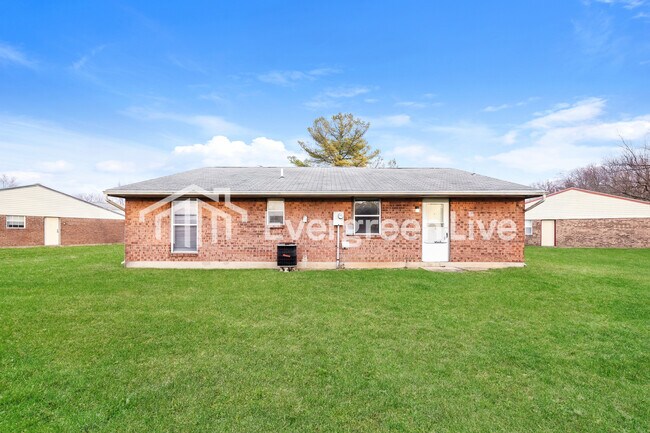 Building Photo - 8811 Foxgate Ct