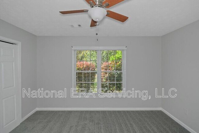 Building Photo - 213 Robin Ln