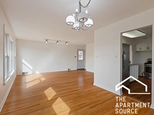 Building Photo - 4538 Dempster St