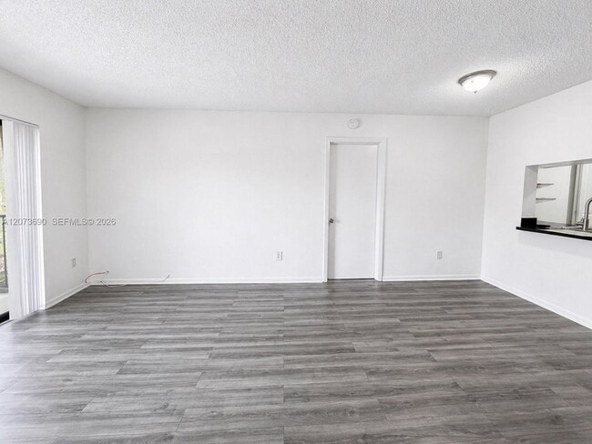 Building Photo - 9730 Hammocks Blvd