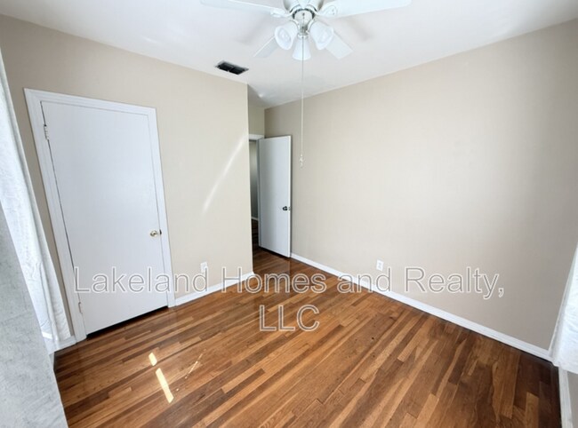 Building Photo - 3115 Buckingham Ave