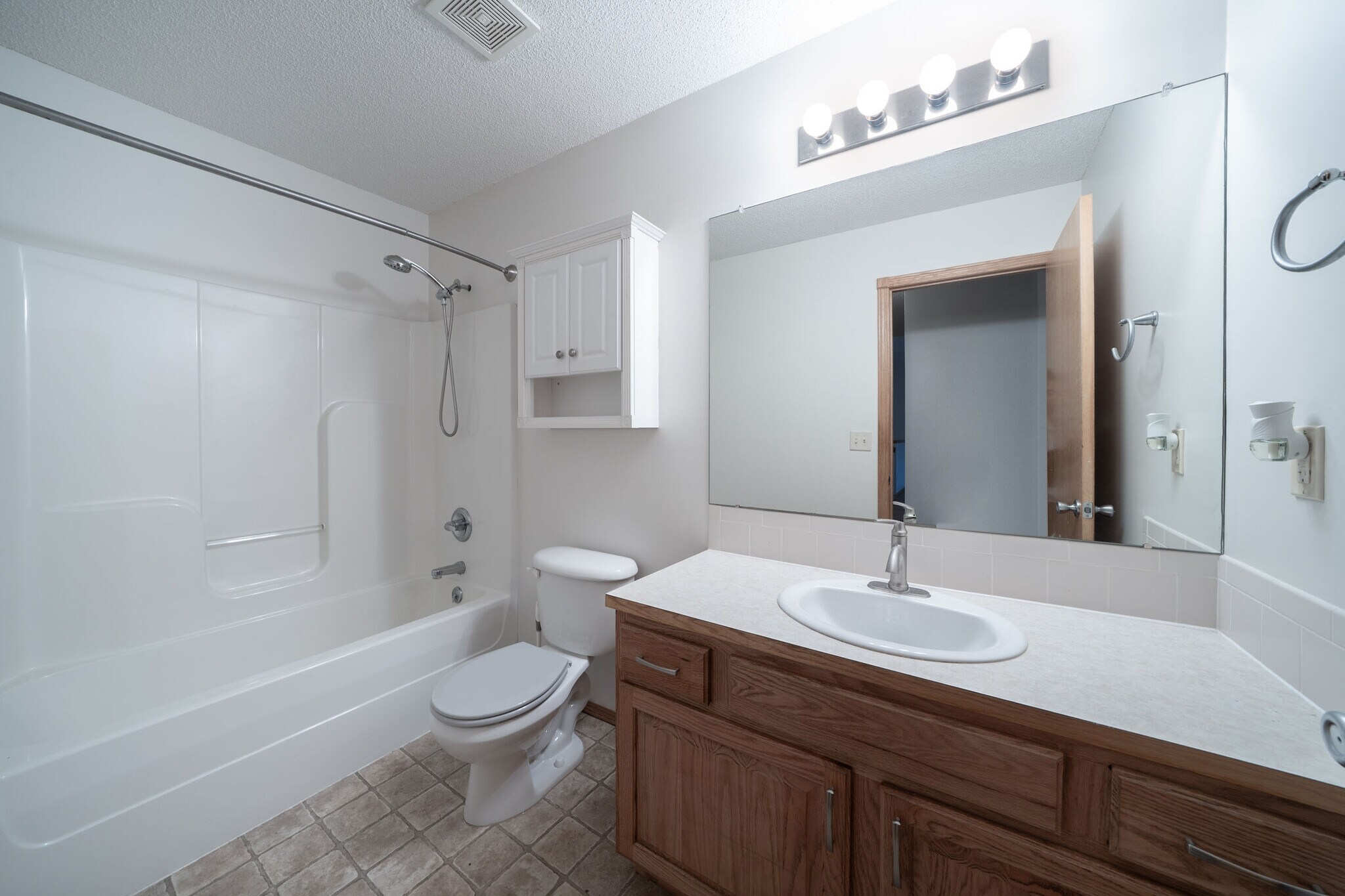 Building Photo - 1339 S Summit Rd