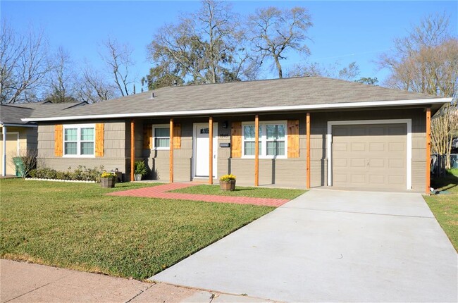 Building Photo - 1945 Coulcrest Dr