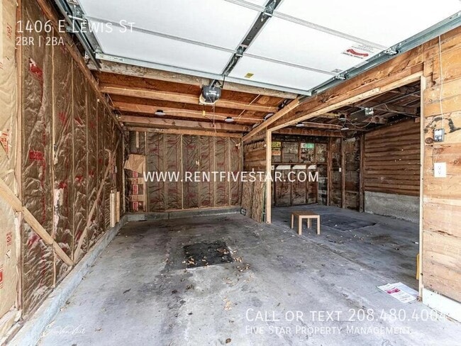 Building Photo - 1406 E Lewis St