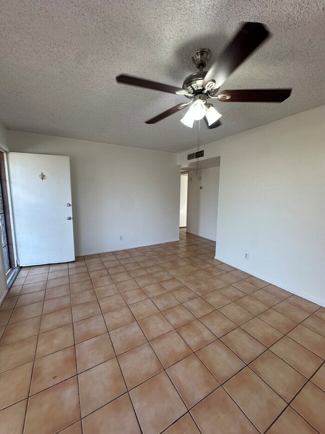 Building Photo - Fantastic 3BR/2BA Home in South Phoenix Av...