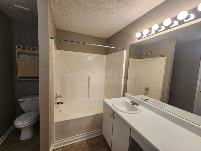 Building Photo - 5886 Ravensway Dr