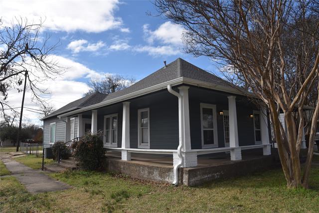 Building Photo - 900 W Chestnut St