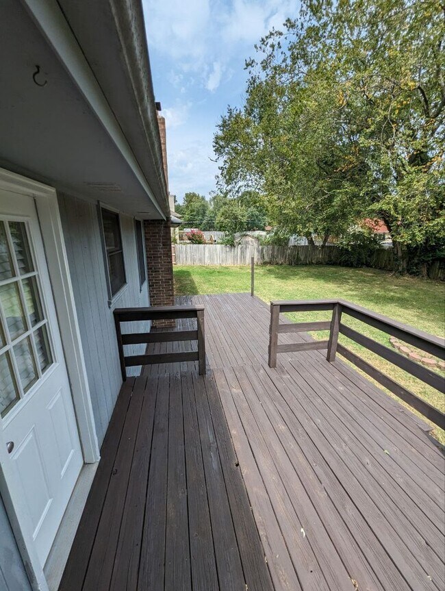Building Photo - Kickapoo High District w/ Walk-In-Closet