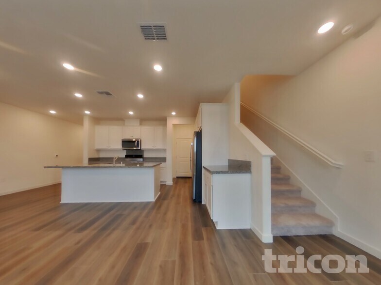 Building Photo - 2042 Delta Vw Ave