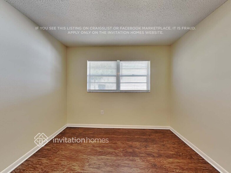 Building Photo - 609 Lakespur Ln