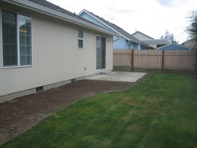 Building Photo - 3Bd/2Ba Single Story House - Available Soon!