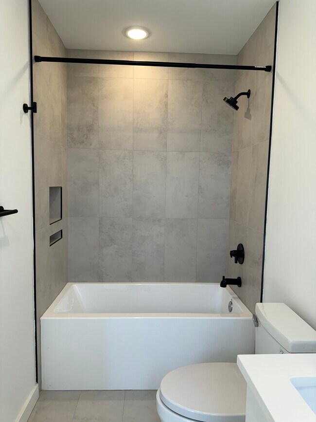 Building Photo - 1623 Christian St