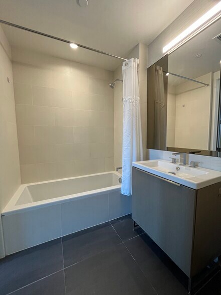 Building Photo - 889 Francisco St