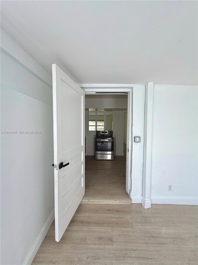 Building Photo - 224 SW 10th St