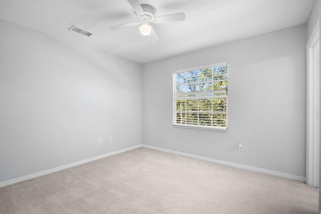 Building Photo - Charming 2-bedroom, 2.5-bathroom townhome ...