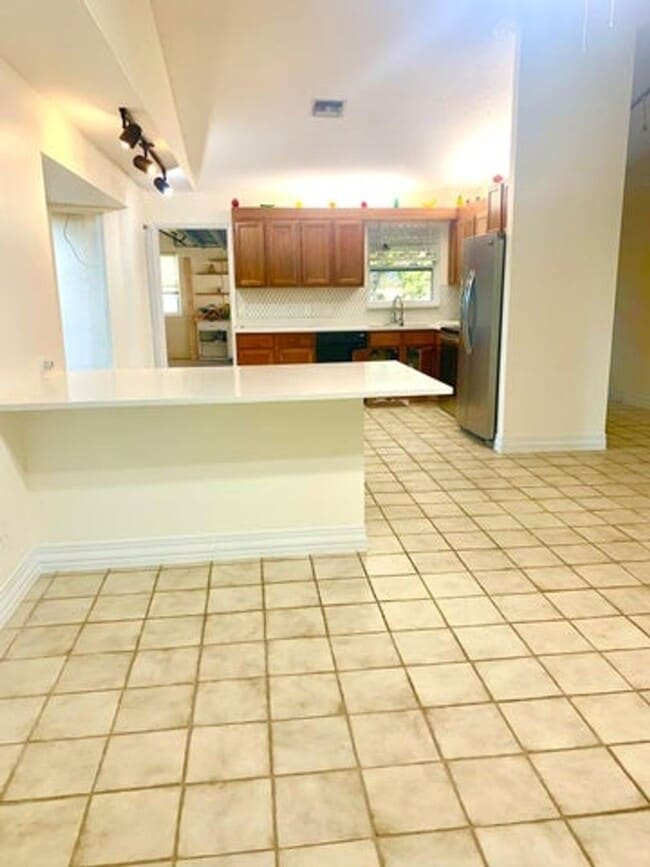 Building Photo - 107 Gibraltar St