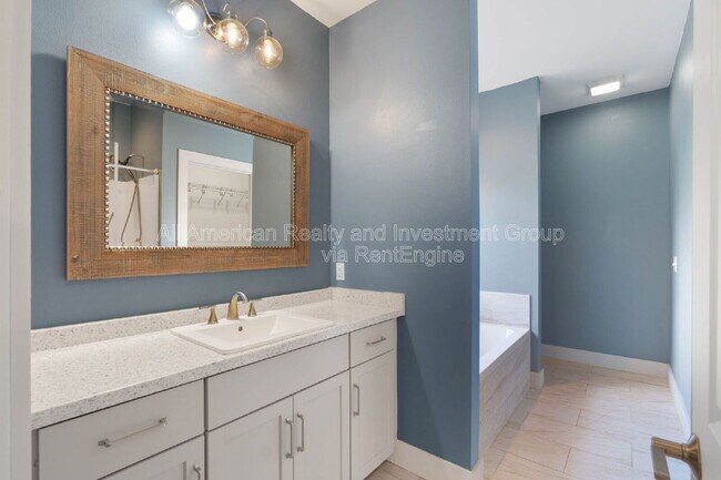 Building Photo - 4464 Goldfinch Way