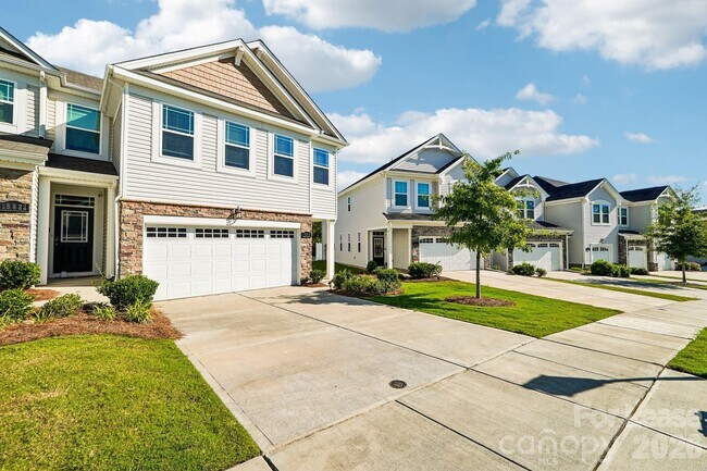 Building Photo - 15618 Little Bluestem St