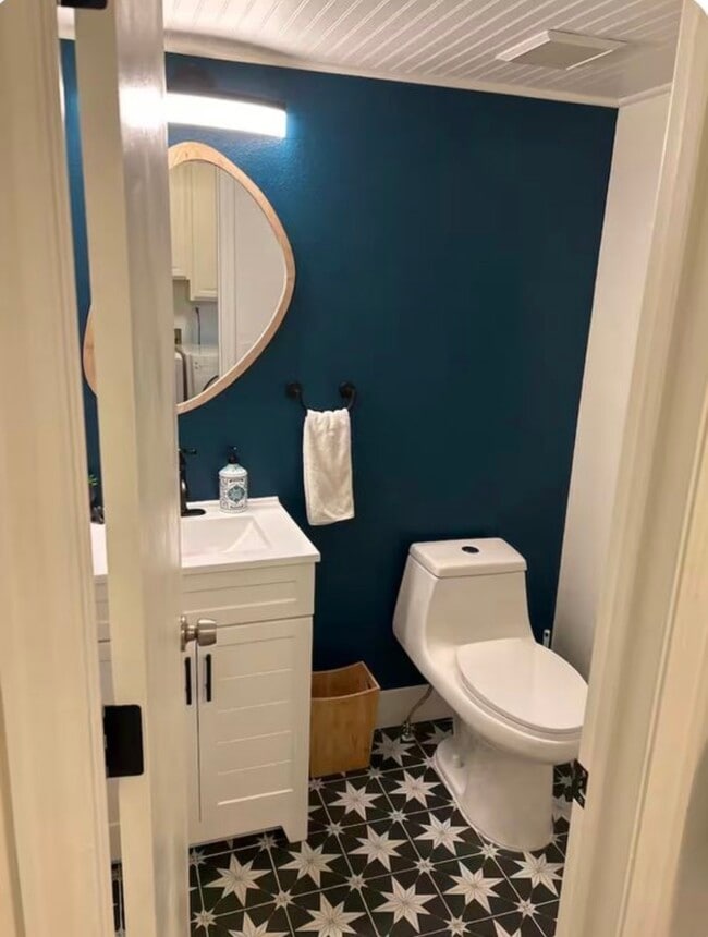 Building Photo - 1816 18th Ave