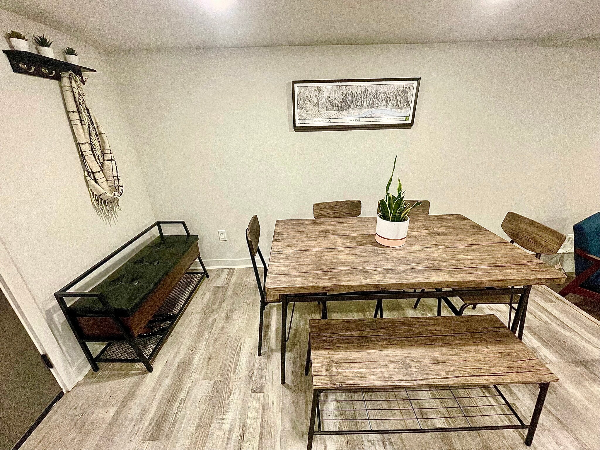 Dinning room & shoe rack/bench - 5306 NE 15th Ave