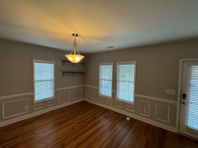 Building Photo - Charming 1925 Craftsman Bungalow in Downtown Raleigh