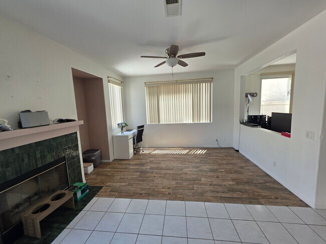 Building Photo - Bright & Spacious Family Home in a Private Gated Community