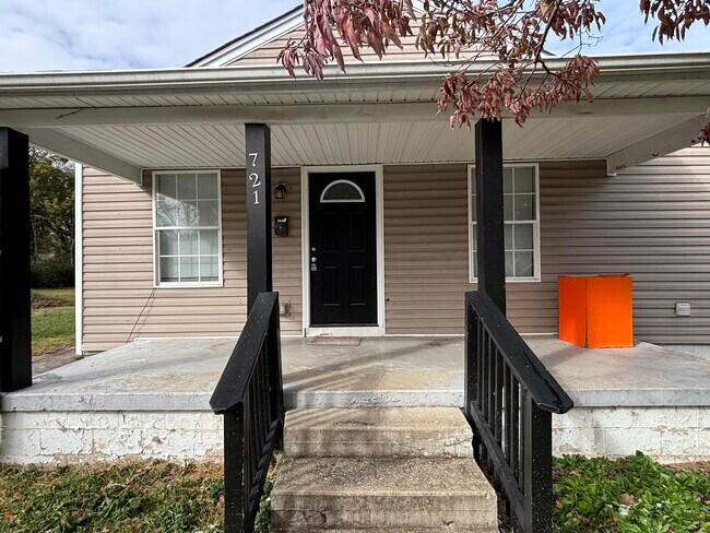 Building Photo - 721 Jackson St