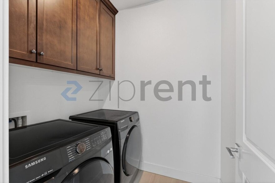 Building Photo - Unit
