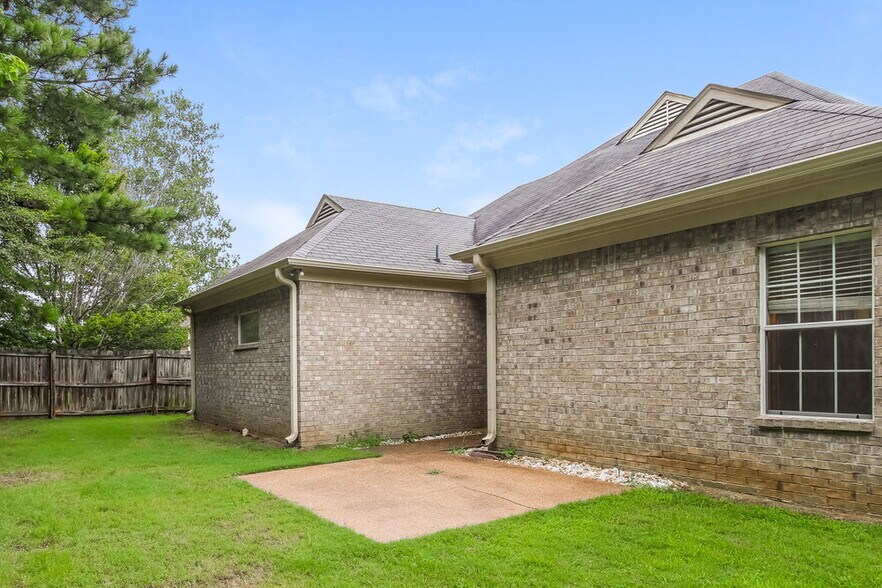 Building Photo - 9126 Karen Mill Cove
