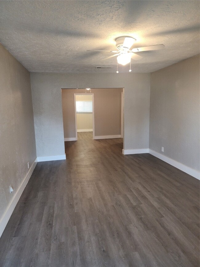 Building Photo - 4526 Kingsbury St